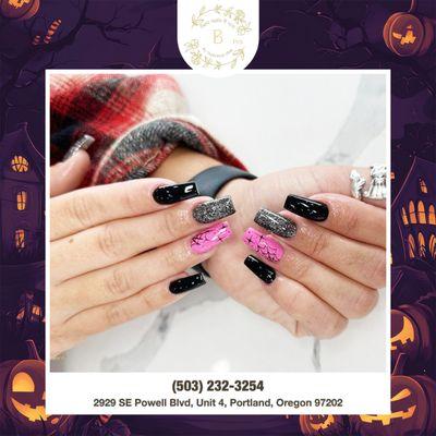 Make a statement with these mysterious and enchanting Halloween nails