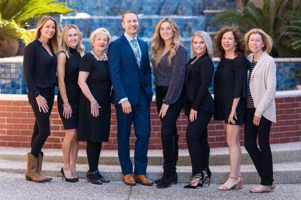 Dr. Schoemann with the Schoemann Plastic Surgery Team!