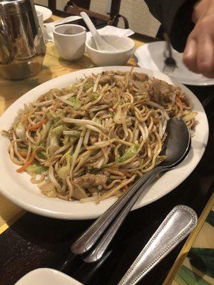 Bean sprout chow mein