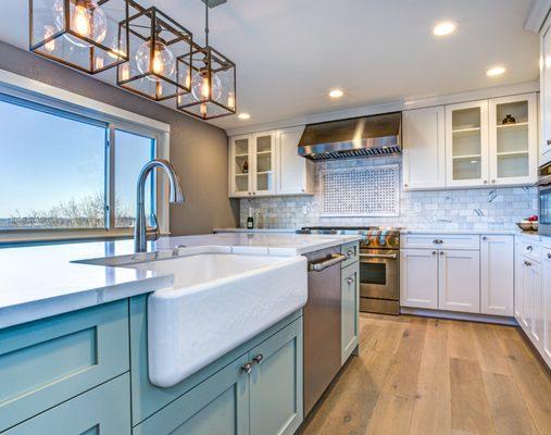 Two-toned kitchen cabinets