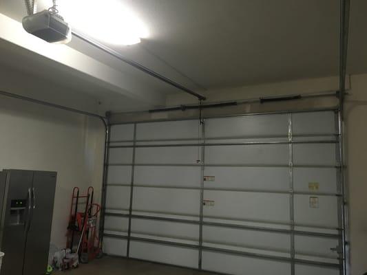 garage door repair une Ups