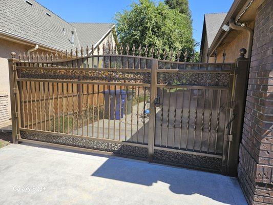 Front of painted gate.  Looks new again.