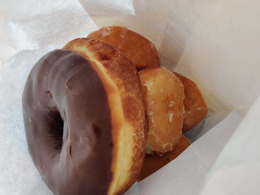 Half Dozen Glazed Donuts 3.5/5 Chocolate Donut 4.5/5