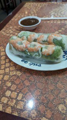 Summer rolls with chicken and shrimp