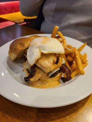 Cheesburger with bacon and egg