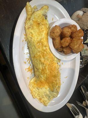 Omelette, tater tots