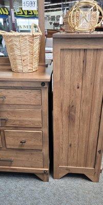 Solid Wood Dressers and Chests.
Choose your wood, stain, handles