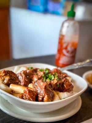 rice noodle roll with beef brisket