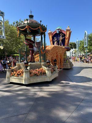 Miguel from Coco and day of the dead performers