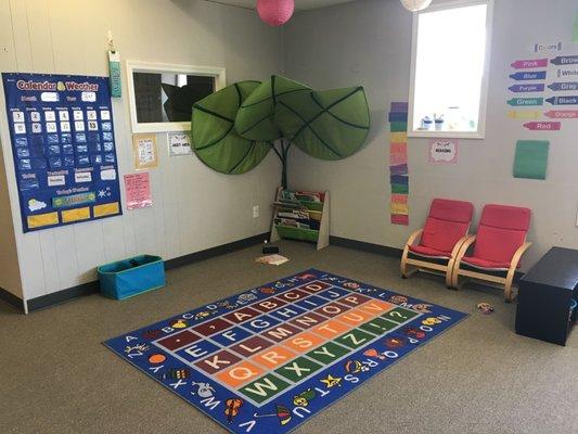 Classroom view of the preschool book/quiet area.