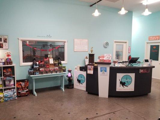 Welcome to K-9 to Five Doggy Playcare & Spa!!