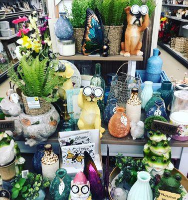 Adorable garden decor finds.