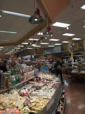 Roche Bros of Westwood -- 338 Washington Street / Route 1A, Westwood        Interior