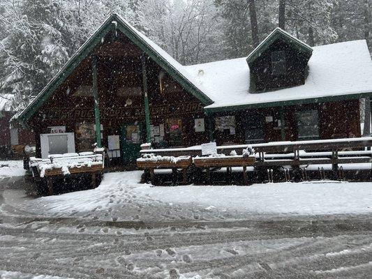 Winter at the store in the shores