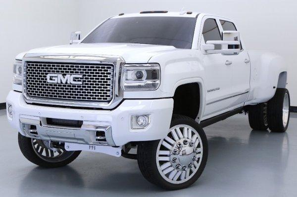 2016 Gmc 3500 Built for SEMA Auto show 4'' lift kit 24'' American force Wheels fully color matched with Amp Research power steps