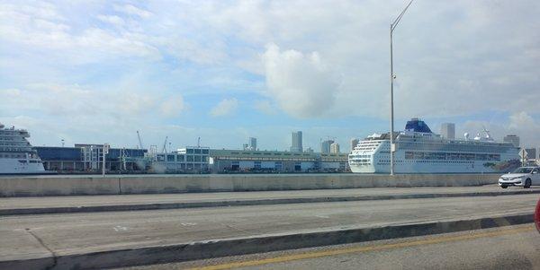 General Douglas MacArthur Causeway, Miami