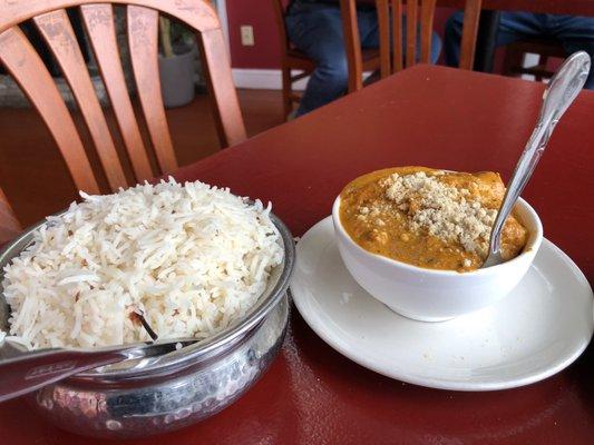 Chicken with cashew sauce and rice