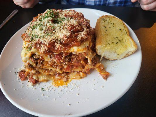 Lasagna and garlic bread