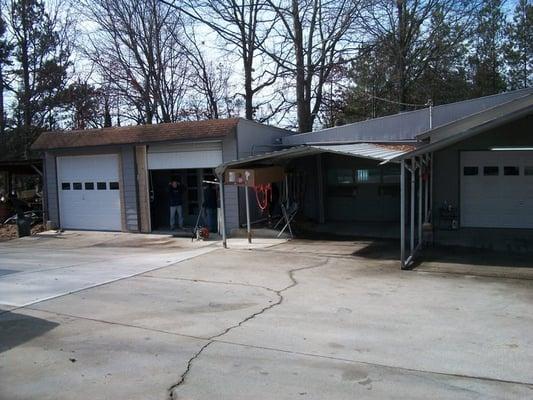 This is the outside of our newly remodeled body shop. Stop in to receive a free estimate!