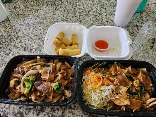 Spring rolls, Pad Kee Mao (on left) and Pad Se-Ew (on right)