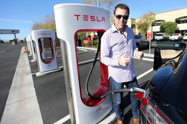 8 bay Tesla Supercharging stations