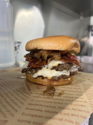 Smash burger with bacon and onion