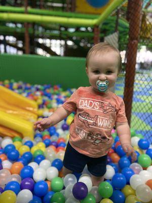 Baby ball pit