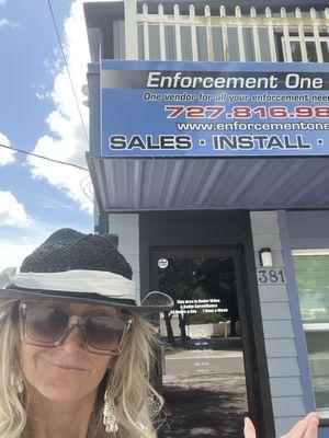 Yup- here I am  on a beautiful sunny day to hand over a few $$$, waaah! But Melanie & Jason were so cool!   ~~~~~~~     ~~~~~~~~