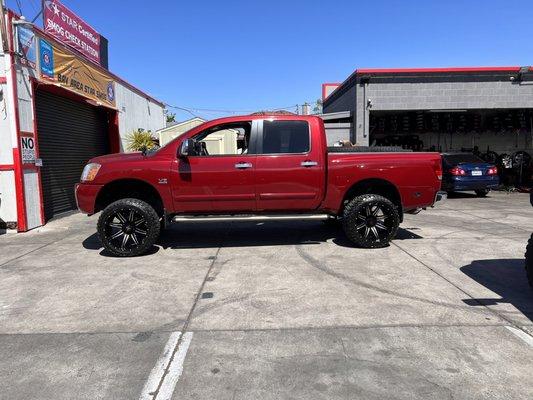 04 Nissan Titan on force off-road 22x12