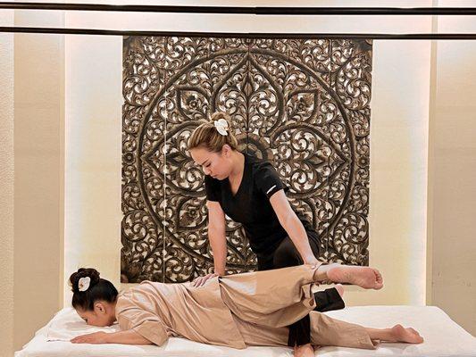 Now offering "Thai Massages":
Thai Traditional
Thai Combination
Thai Balinese