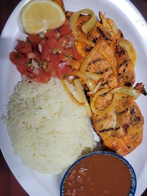 Grilled chicken with rice and beans