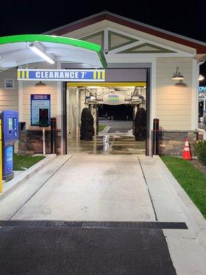 Royal Farms Car Wash entrance