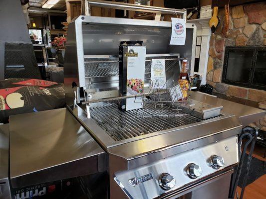 Twin Eagles grill - display model sale!