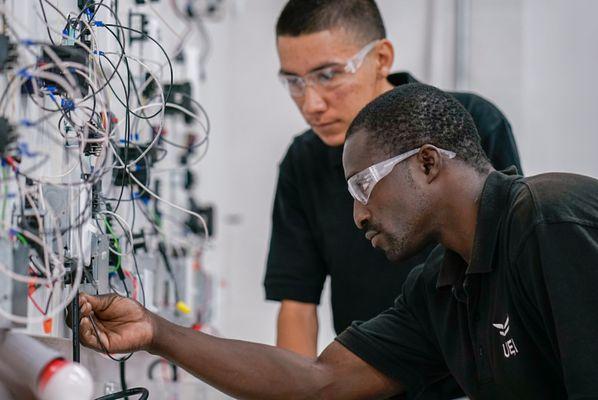 HVAC students working in lab.