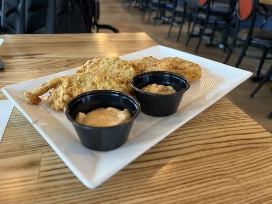 Fried Green Tomatoes (with remoulade sauce instead of red sauce advertised)