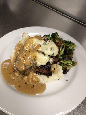 Au Poivre beef tenderloin, horseradish potatoes and lemon garlic broccoli