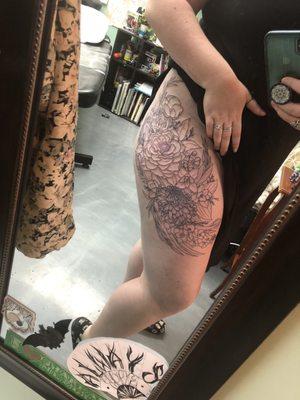 My sexy leg! I gave Kaitlyn an 8-page PDF of florals I wanted and she made this! Color to come :)