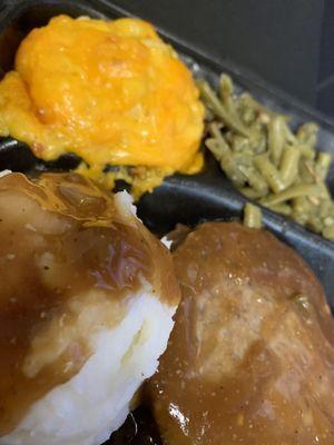 Salisbury Steak lunch with mashed potatoes, Mac & Cheese and string beans