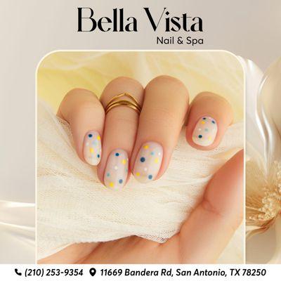 Summer fun with chic polka dot nails--perfectly playful! 
ℬℴℴℴℴℯℴ