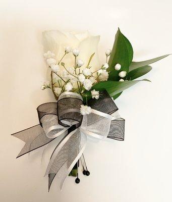 White and black boutonnière