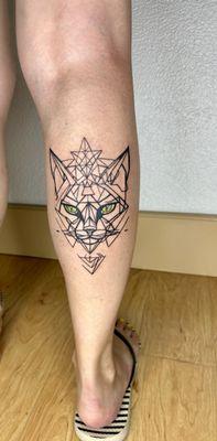 Geometric cat tattoo by Yustyna.