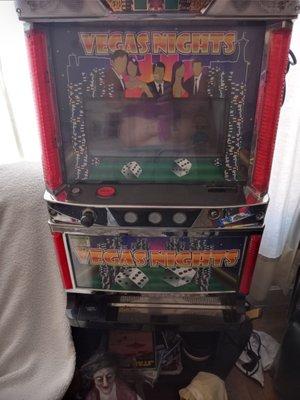 This is a slot machine that I'm selling it needs a part  minor?  Selling  for  200dollars