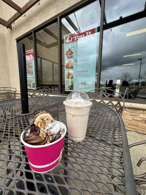 Chocolate frozen yogurt & horchata Frozen Yogurt Aguas Frescas