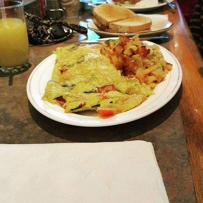 thee egg omlet and hashbrowns