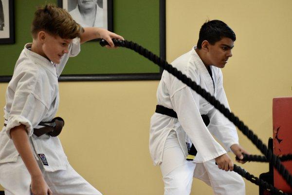 Battle Ropes in our Juniors and Teens class!