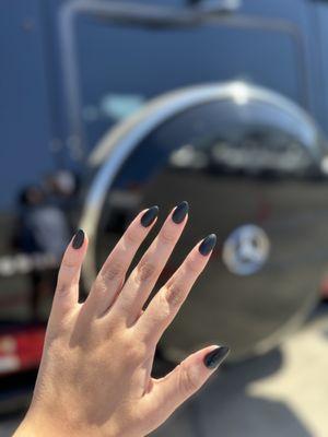 Matte black mani