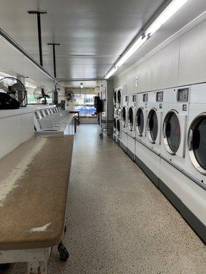 Gotta love no waiting in a clean laundromat!!