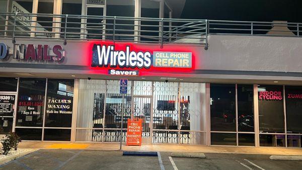 Wireless Savers Powered By Airtech Communications.
Cell Phone Repair Store