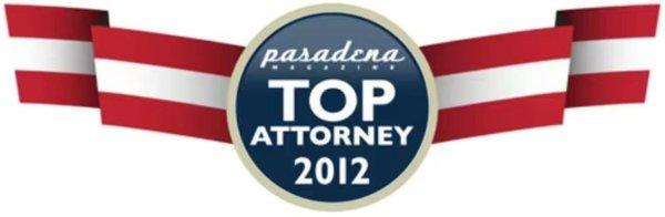 Top Attorneys by Pasadena Magazines, Pasadena Magazine. 戚律师荣获了由《洛杉矶杂志》评选的"南加州优秀青年律师"称号以及由《Pasadena 杂志》评选的"顶级优秀律师"称号。