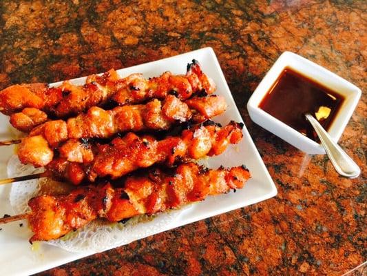 A Thailand street food favorite and a very popular appetizer: Grilled chicken on stick with Onny's Zesty marinades & specialty chili sauce.